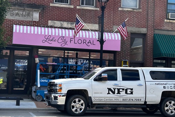 You are currently viewing The Secret to Storefronts That Stop People in Their Tracks | Custom Signs in Rochester, MN